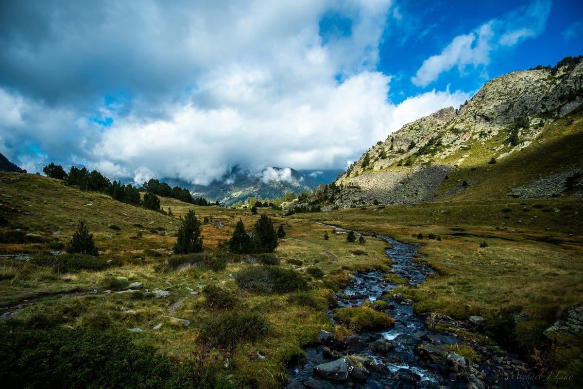 Massif des Pyrénées, habitat alpin de la rhodiole à plus de 3000 m d'altitude