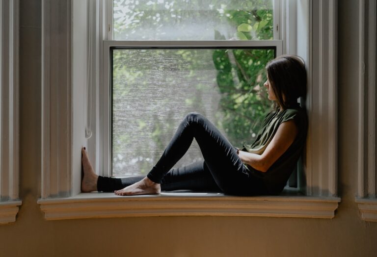 Fatigue surrénalienne : comprendre l&rsquo;épuisement qui ne part pas avec le repos