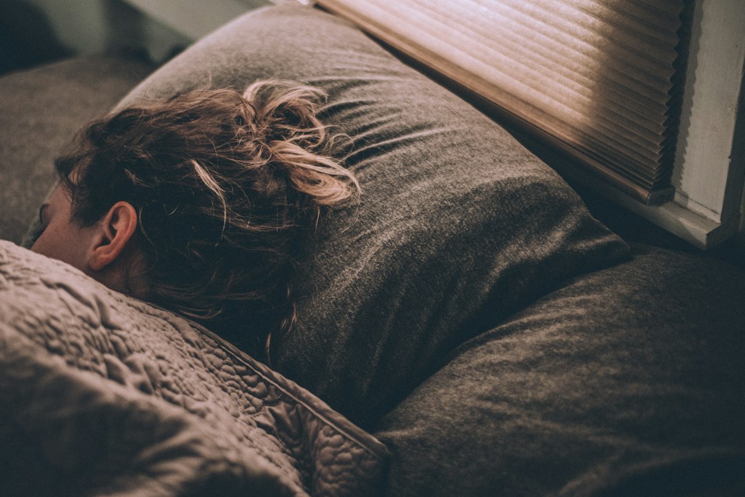 Sommeil et périménopause : pourquoi les nuits se dérèglent et comment les apaiser